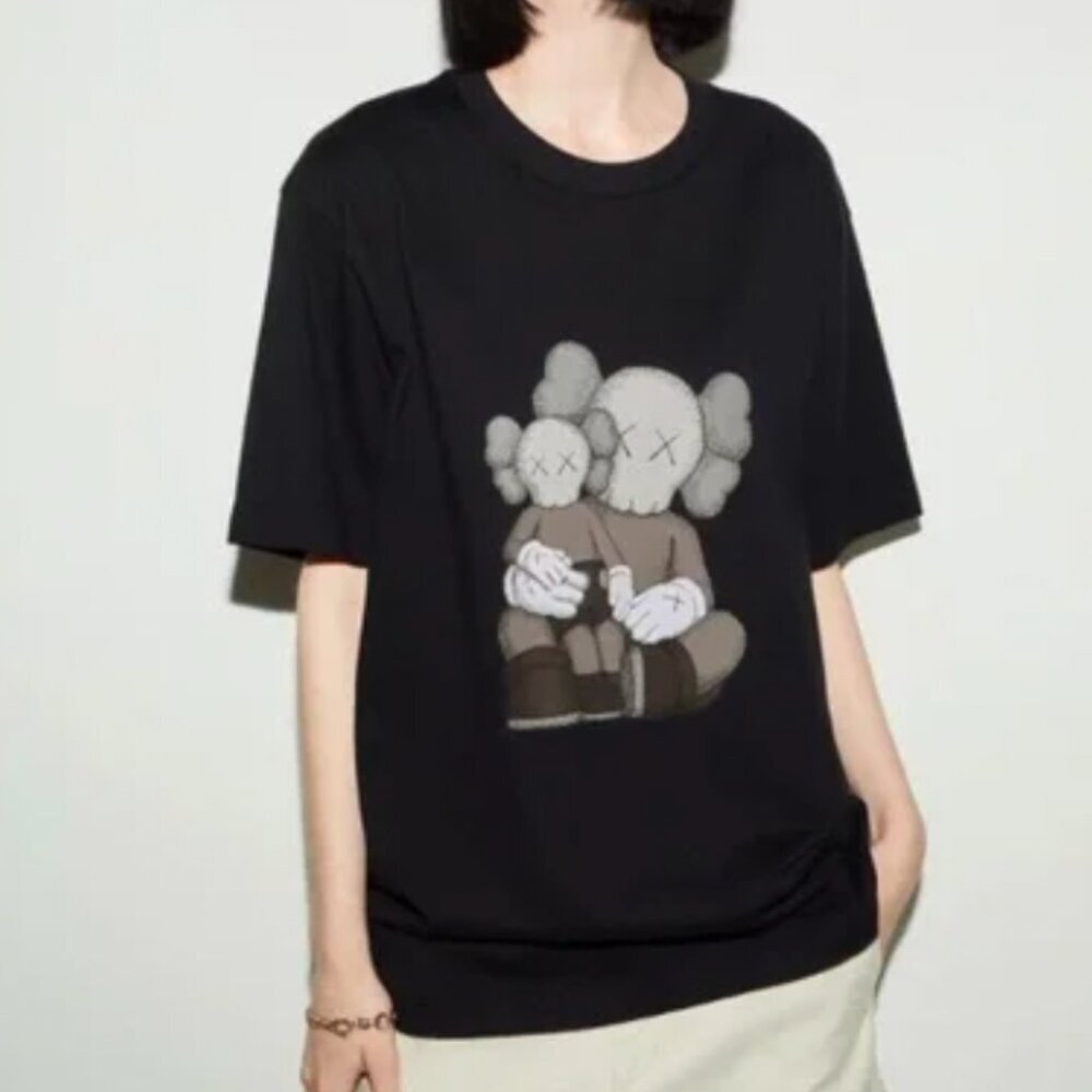 KAWS x Uniqlo UT Graphic Tee Size 13 Black Streetwear Art Shirt Companion - Picture 2 of 6